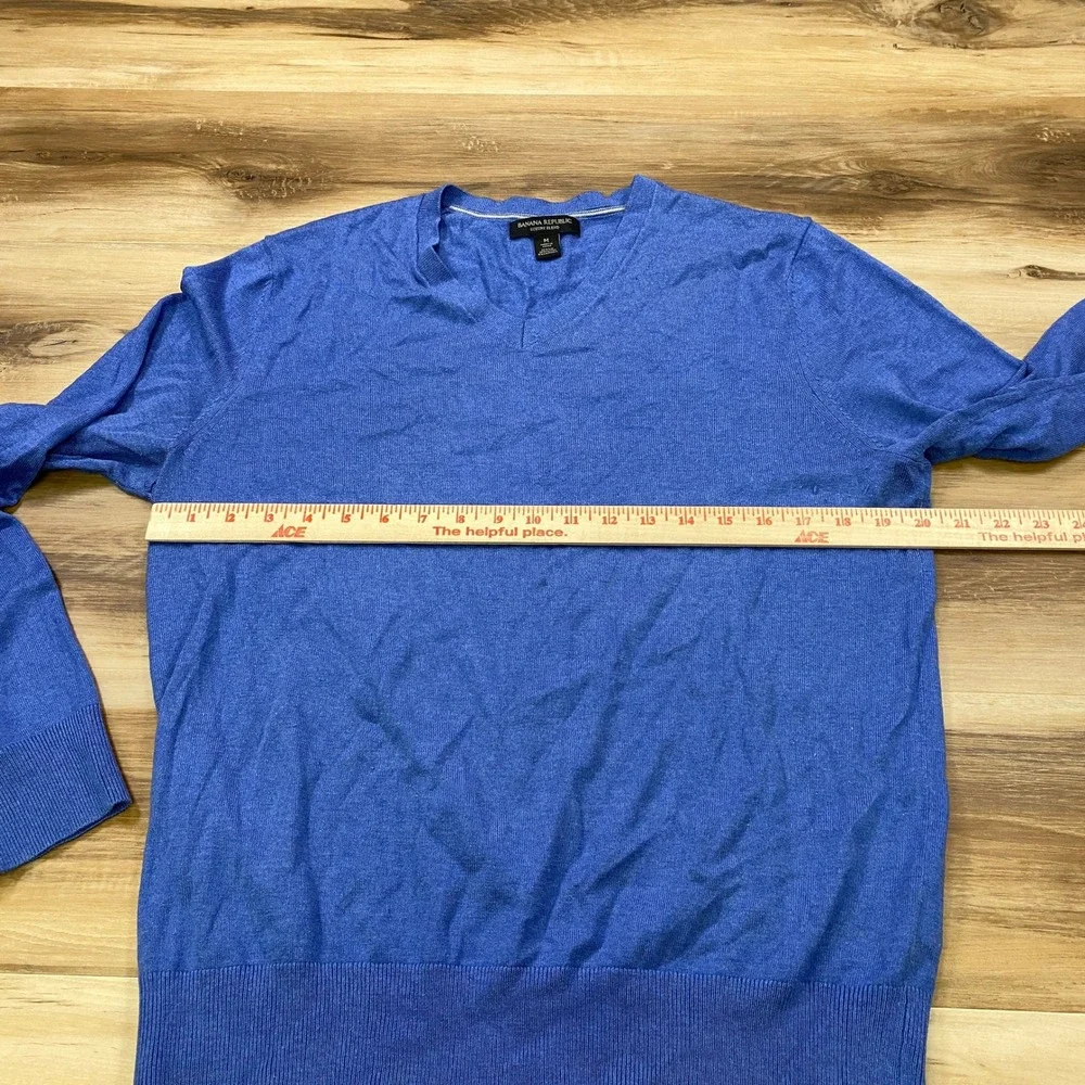 Banana Republic V-Neck Sweater Men M Silk Cashmere Blend Classic Blue Minimalist